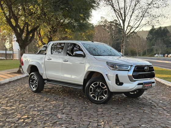 TOYOTA HILUX 2.8 D-4D TURBO DIESEL CD SRX PLUS 4X4 AUTOMÁTICO